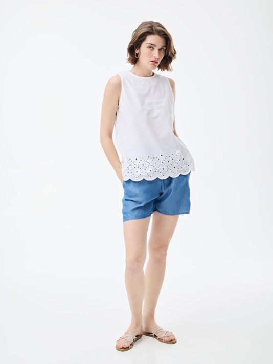 Blusa com bordado ingls