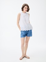 Blusa com bordado ingls