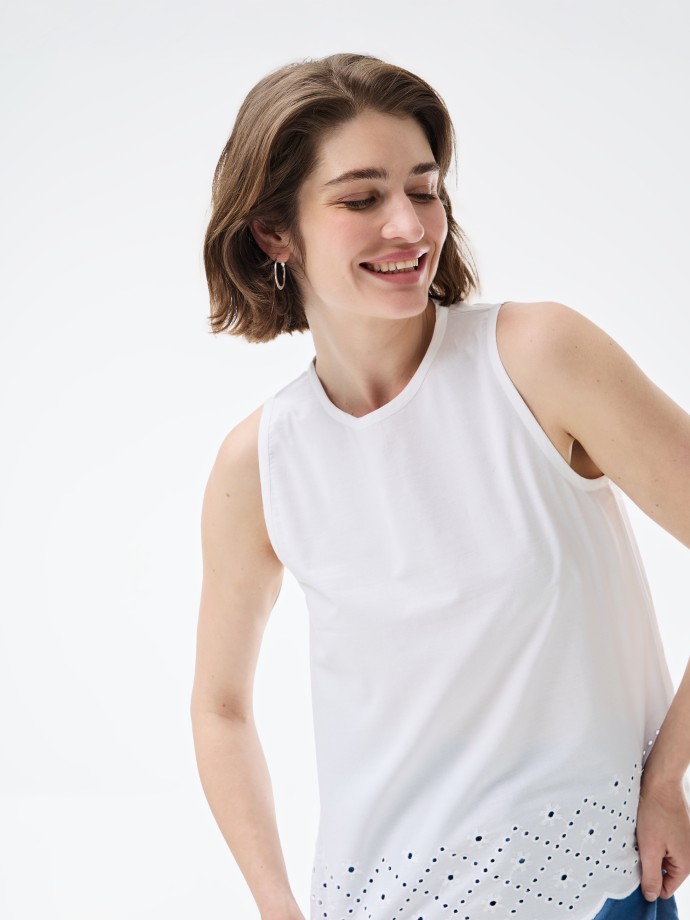 Blusa com bordado ingls