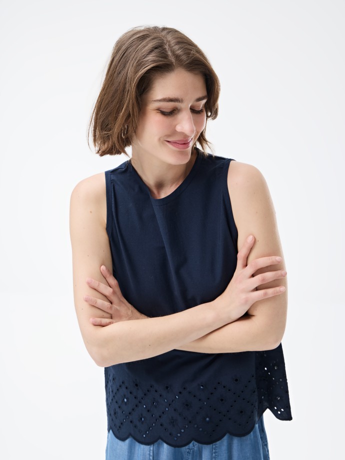 Blusa com bordado ingls