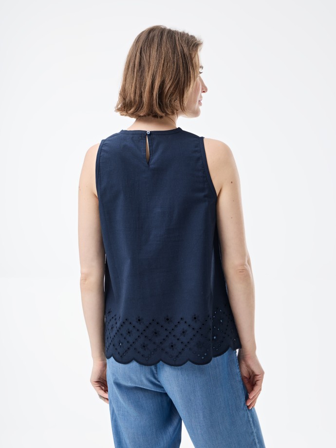 Blusa com bordado ingls