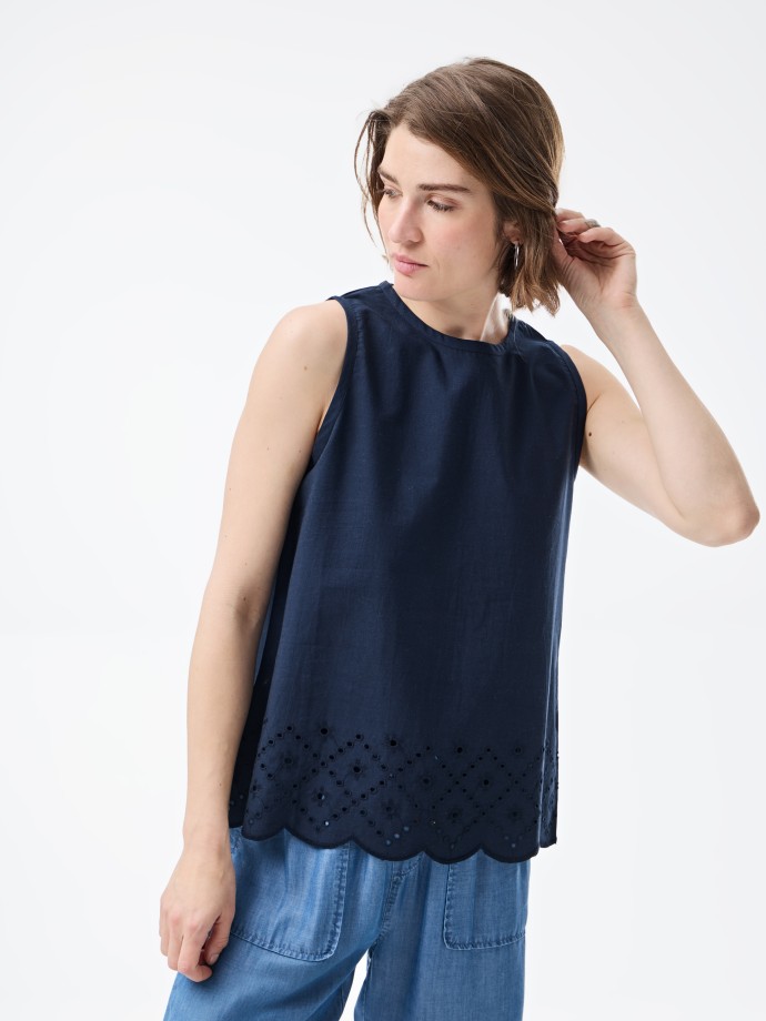 Blusa com bordado ingls