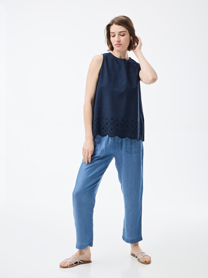 Blusa com bordado ingls