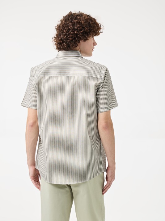 Camisa com riscas Camisa com riscas