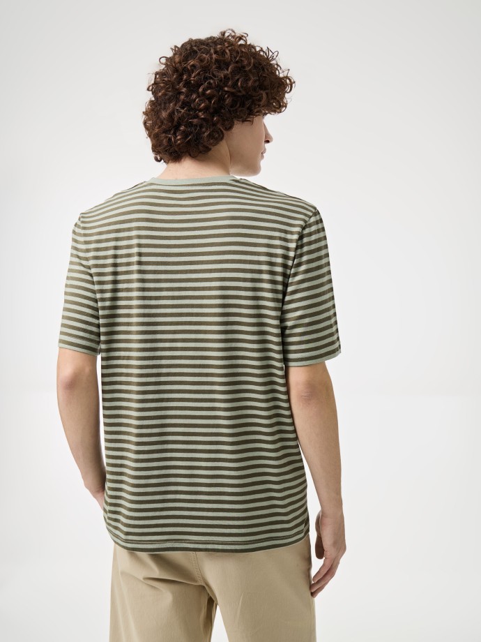T-shirt com Padro
