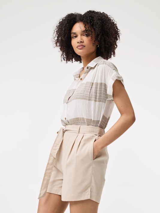 Calções com cinto Calções com cinto