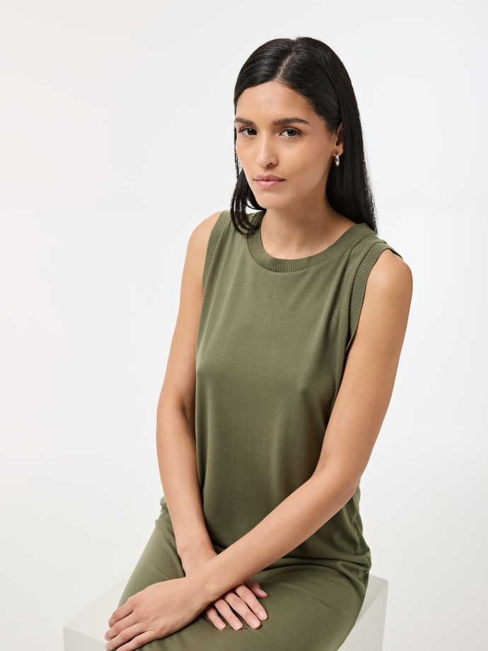 Vestido longo sem mangas