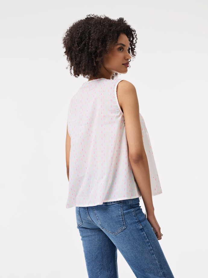 Blusa com bordado ingls