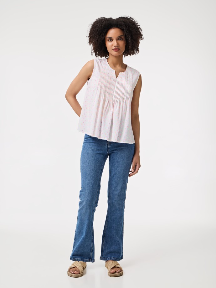 Blusa com bordado ingls