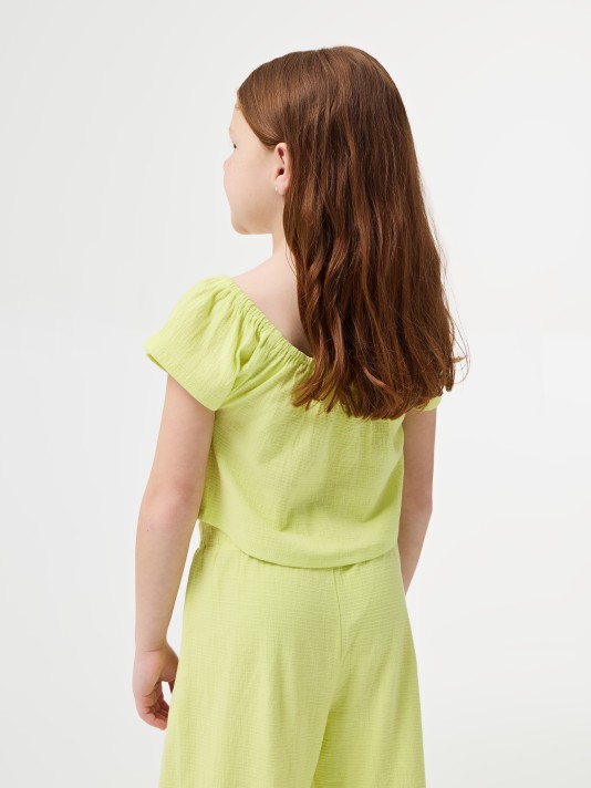 Top com decote ombro a ombro Top com decote ombro a ombro