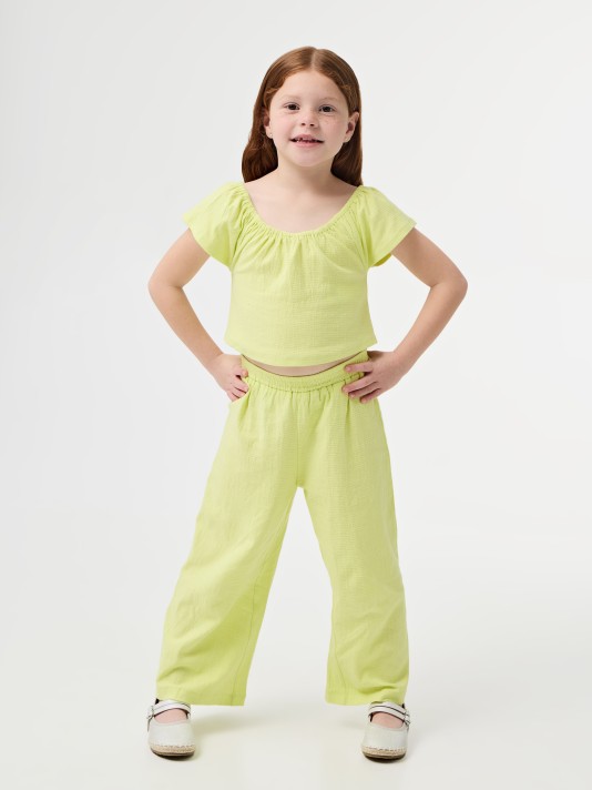 Top com decote ombro a ombro Top com decote ombro a ombro