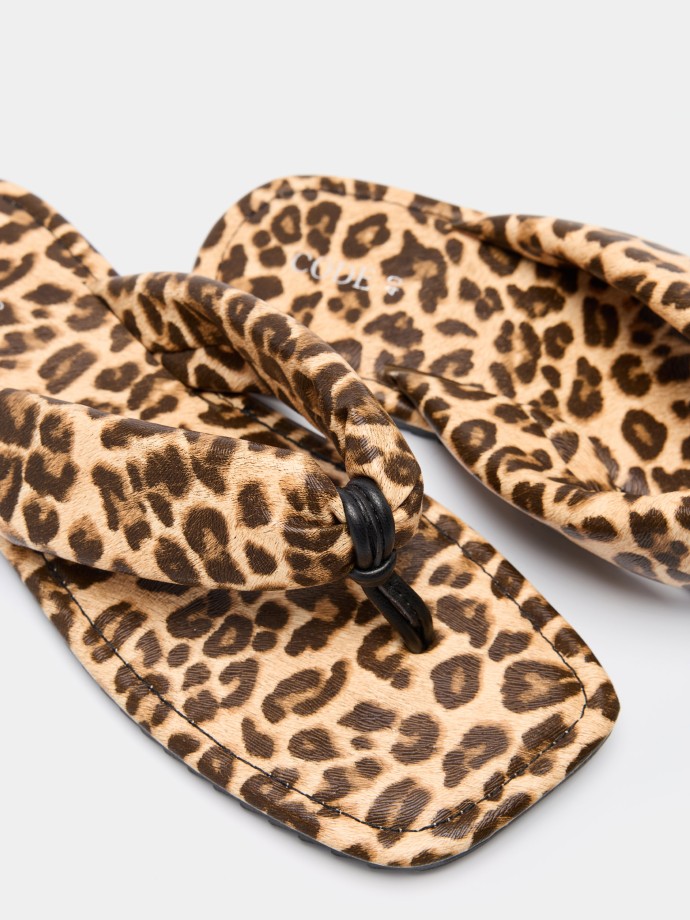Chinelos leopardo