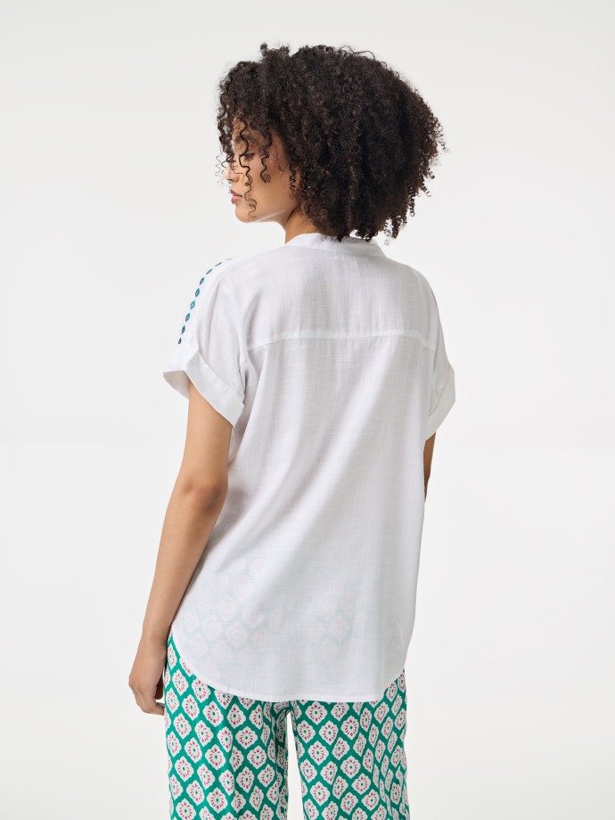 Blusa com bordado