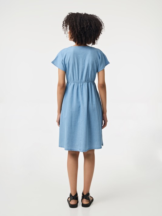 Vestido com decote cruzado Vestido com decote cruzado