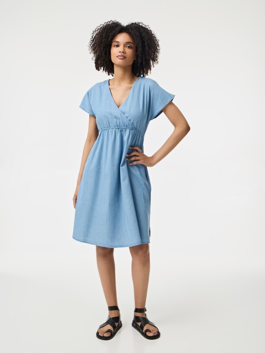 Vestido com decote cruzado