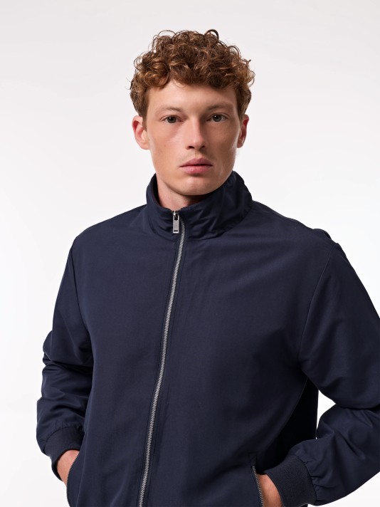 Blusão estilo bomber Blusão estilo bomber