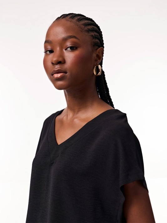T-shirt decote em V