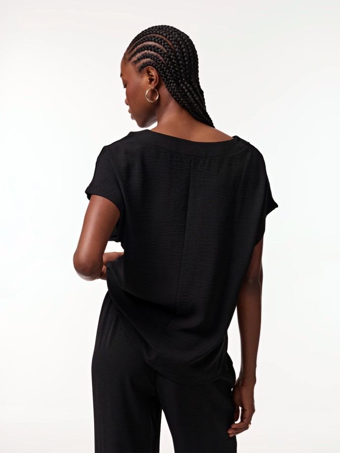 T-shirt decote em V