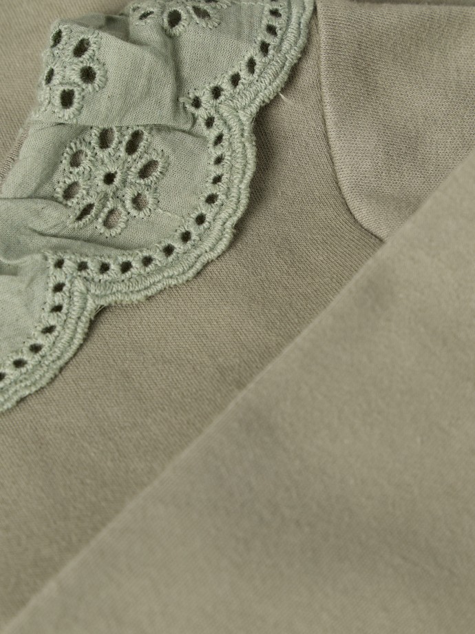 Camisola com gola peter pan Camisola com gola peter pan