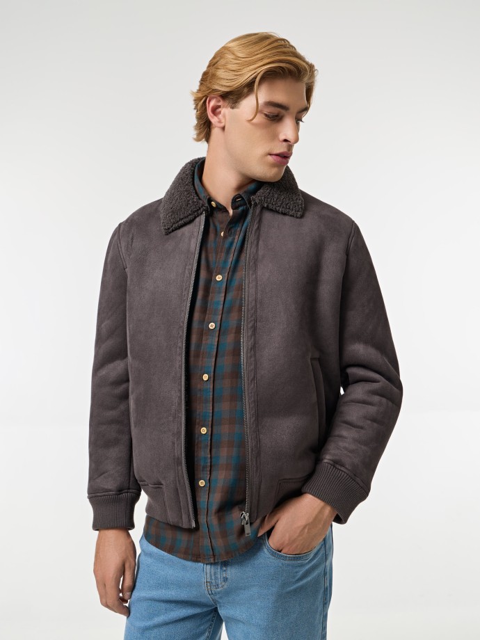 Bomber com gola de pelo Bomber com gola de pelo