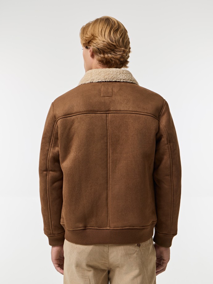 Bomber com gola de pelo