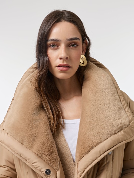 Casaco acolchoado com gola Casaco acolchoado com gola