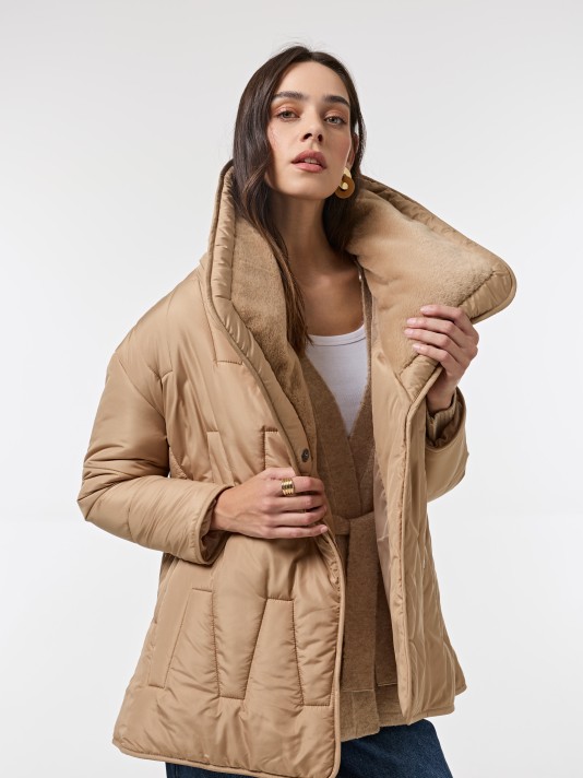 Casaco acolchoado com gola