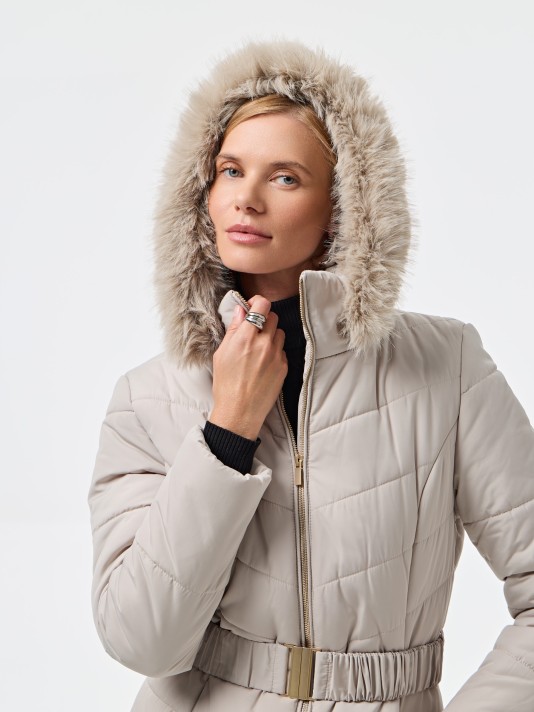 Casaco acolchoado com carapuço Casaco acolchoado com carapuço