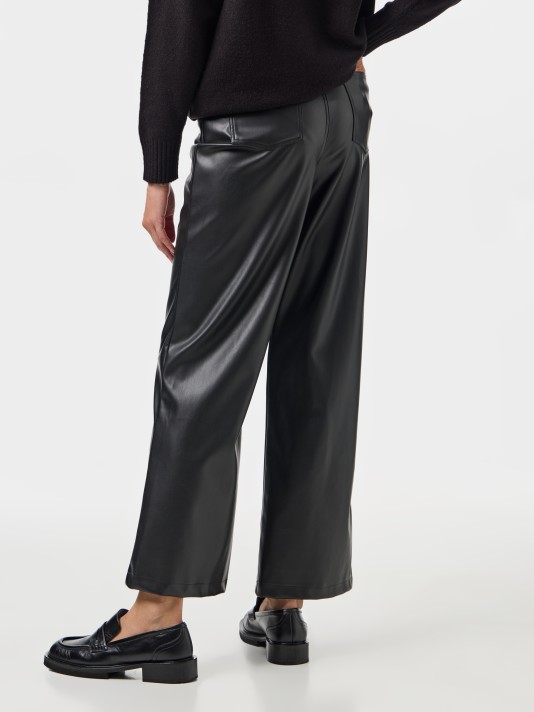 Calças efeito pele Calças efeito pele