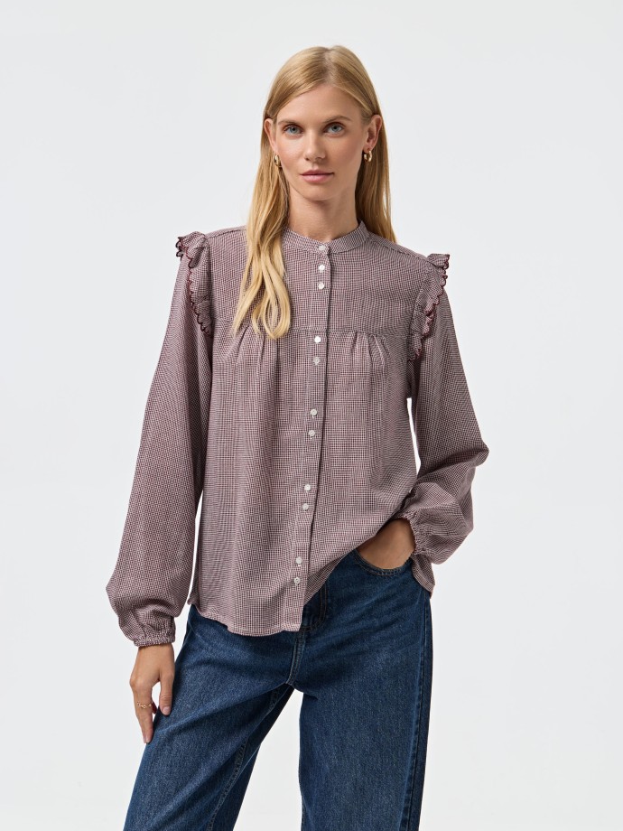 Camisa com folho nos ombros