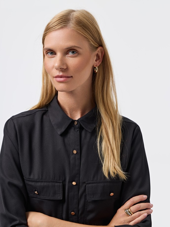 Camisa com bolsos