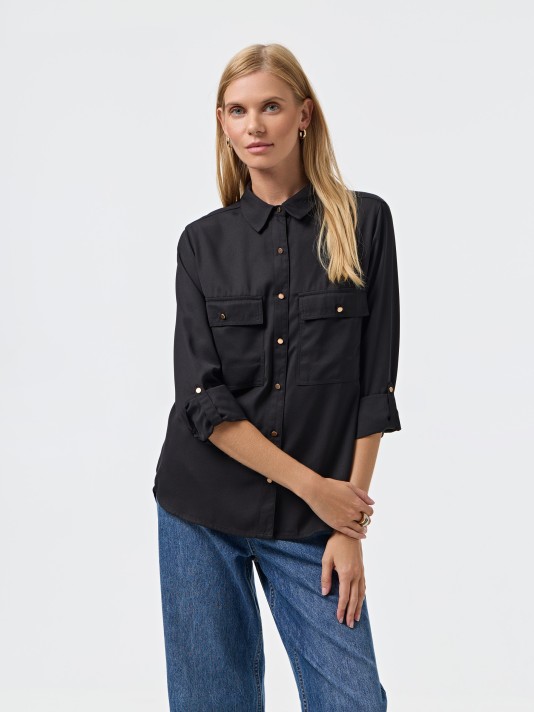 Camisa com bolsos