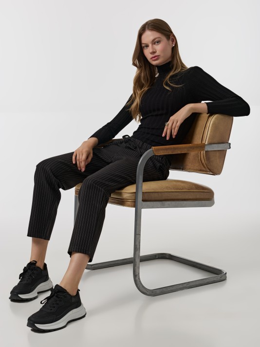 Calças jogger às riscas Calças jogger às riscas