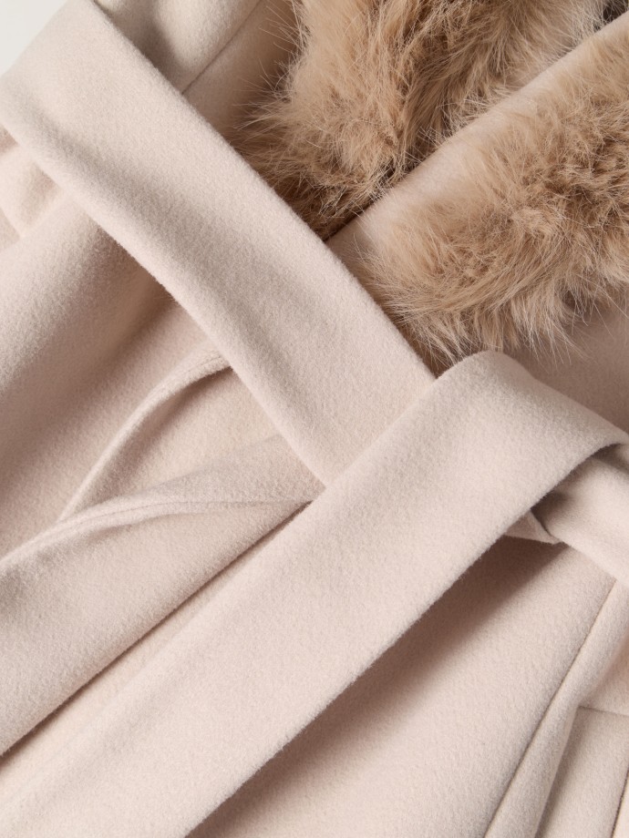 Casaco com gola de pelo removvel