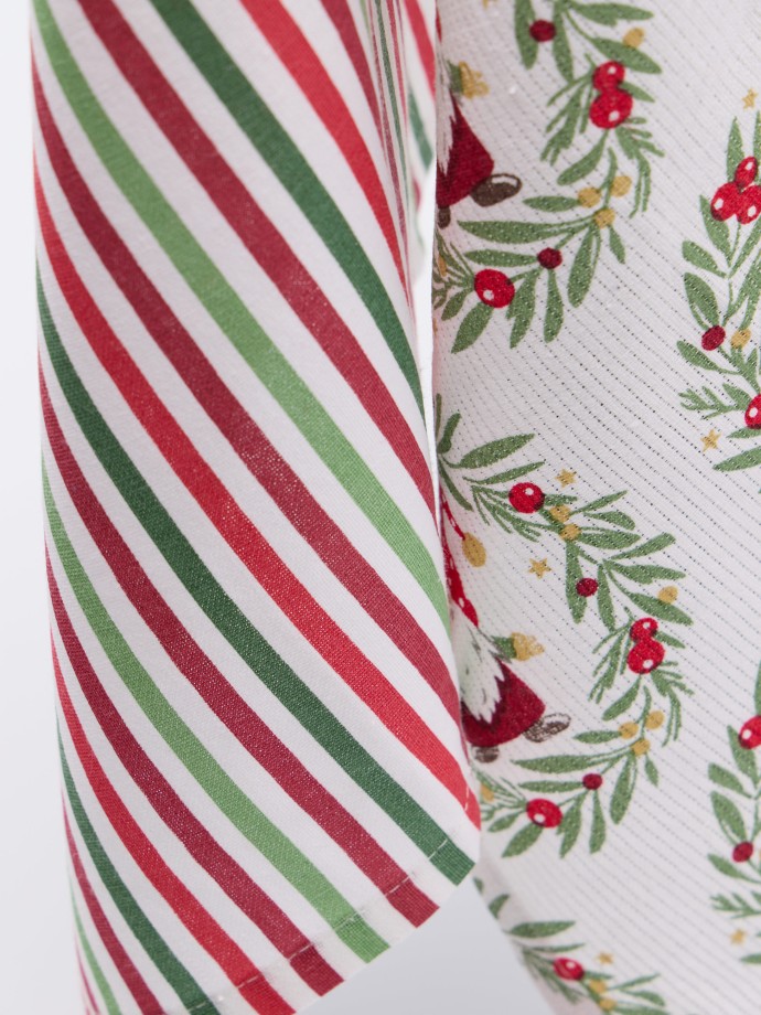 Cesto com 3 panos de Natal Cesto com 3 panos de Natal