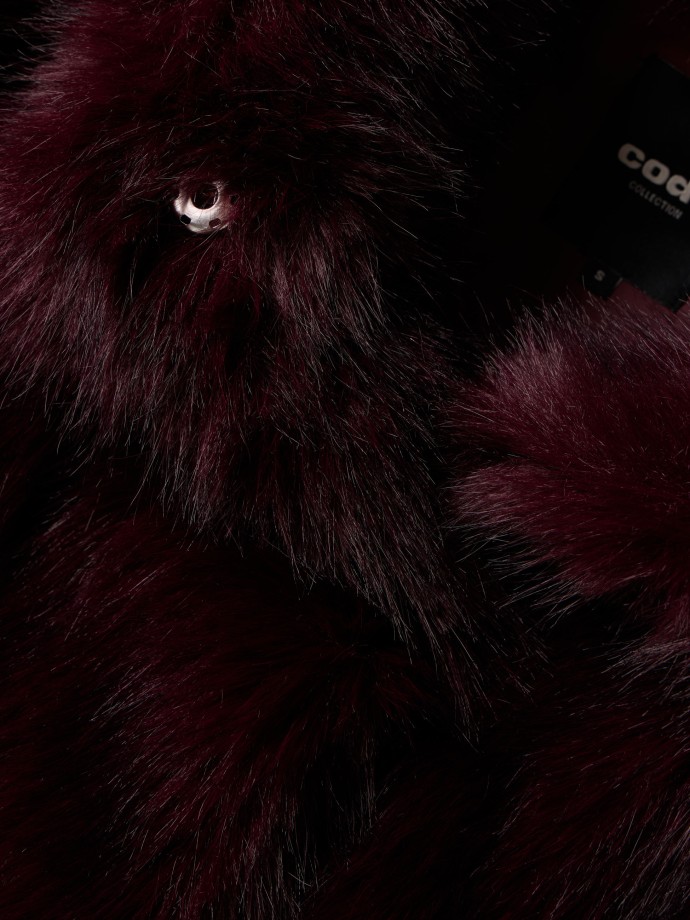 Casaco de pelo com carapuço Casaco de pelo com carapuço