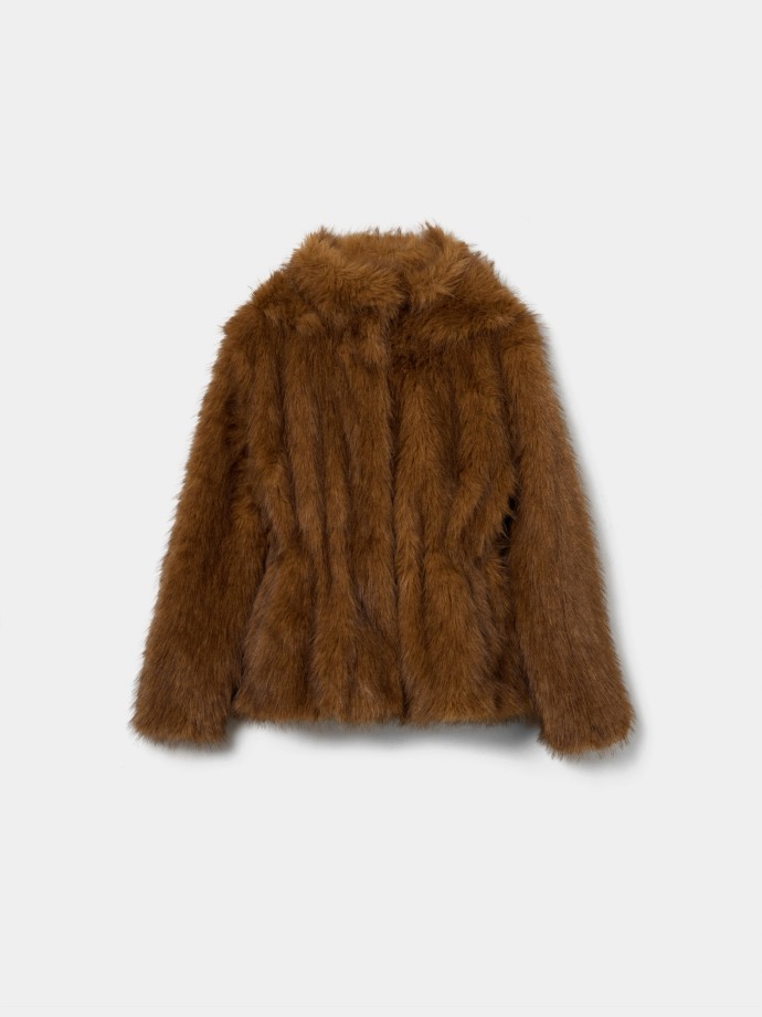 Casaco de pelo com carapuo
