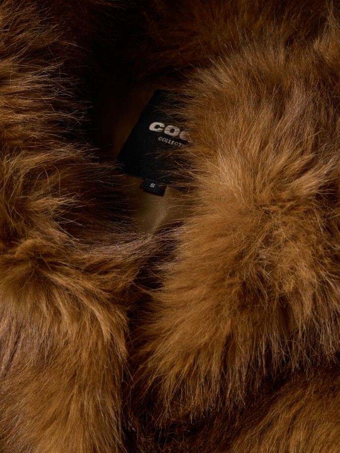 Casaco de pelo com carapuo