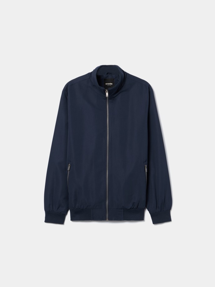 Casaco com gola subida 