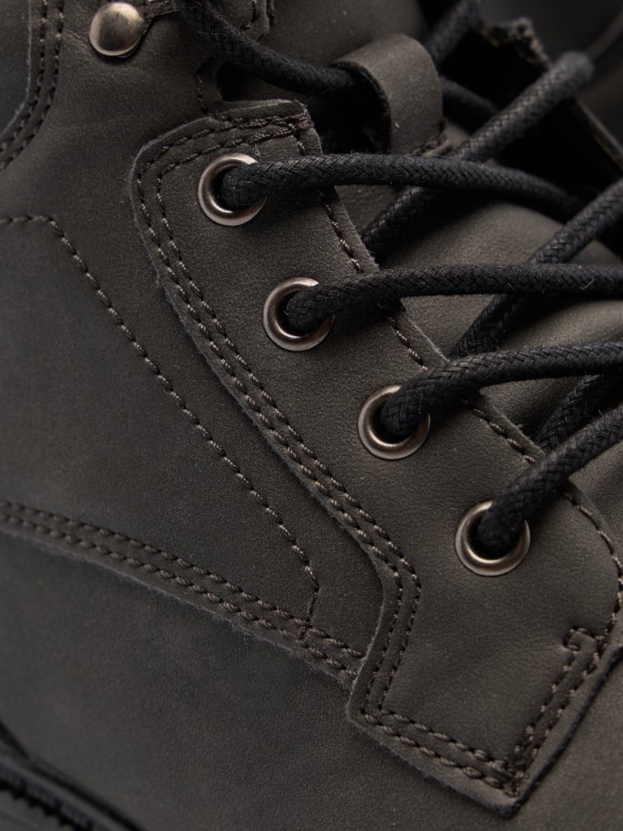 Botas com cordões Botas com cordões