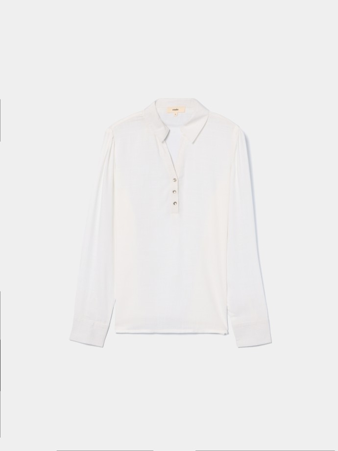 Blusa com decote em V e bot�es