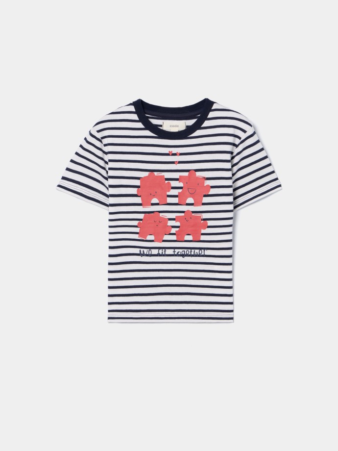 T-shirt �s riscas com estampado