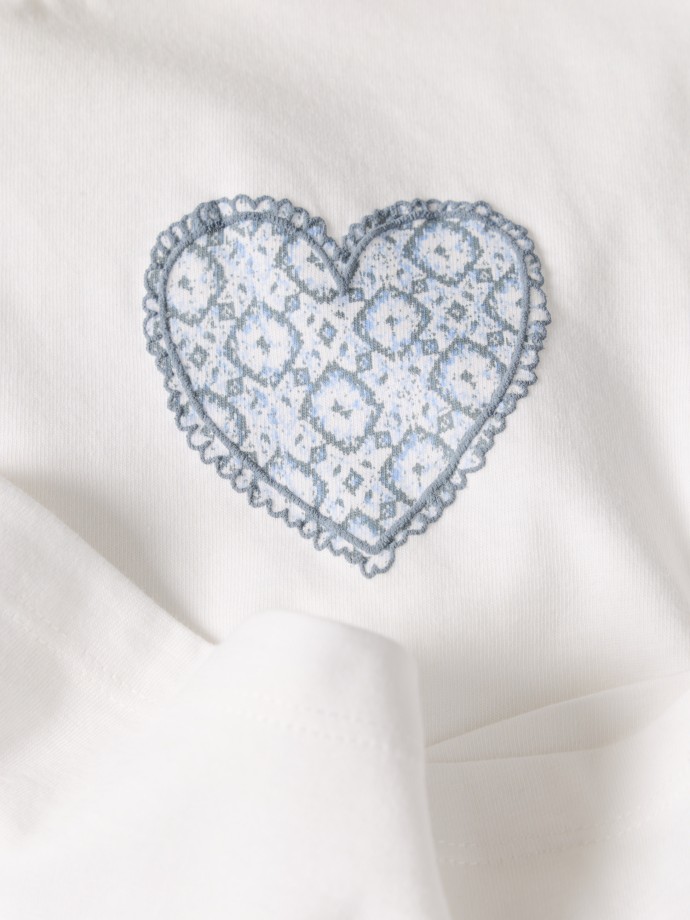 T-shirt estampada com folhos nos ombros