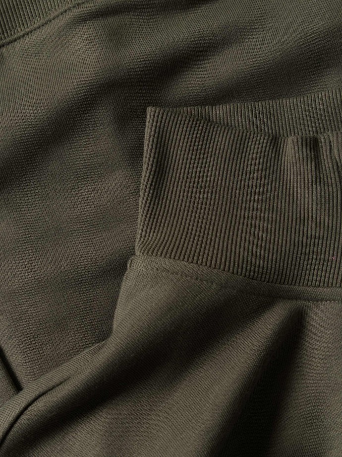 Camisola com gola de fecho