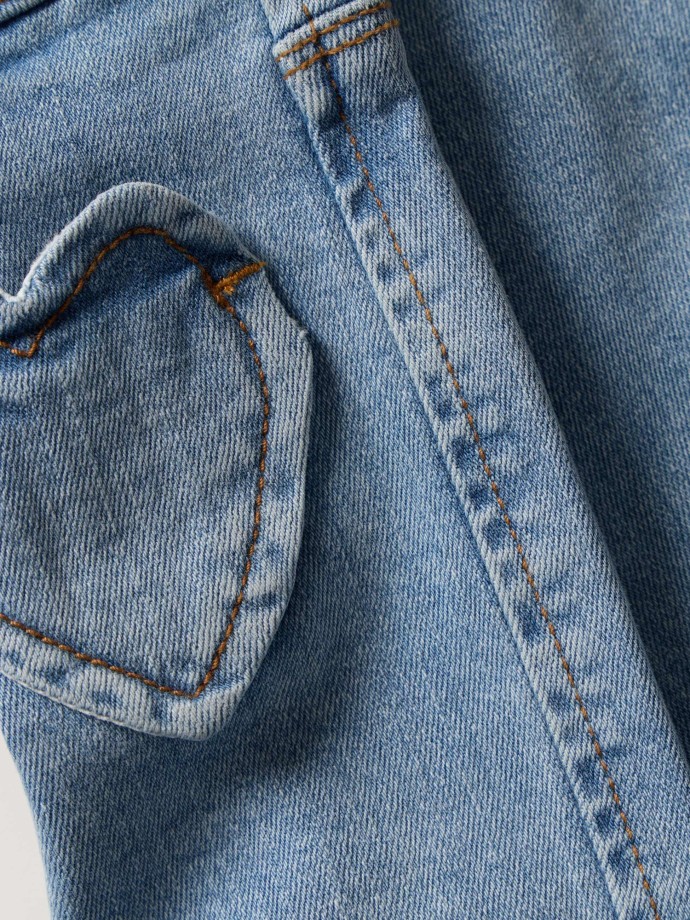 Cal�as de ganga com bolsos de cora��o