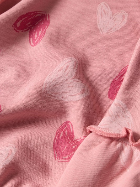 Conjunto estampado com corações de felpa Conjunto estampado com corações de felpa
