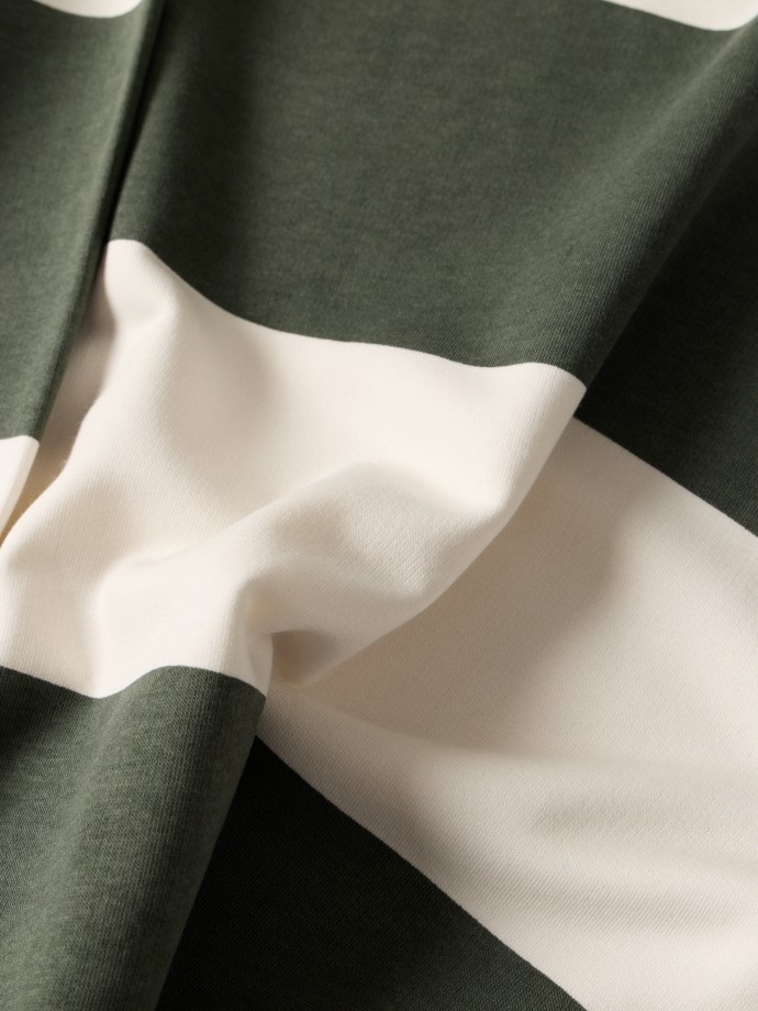 Camisola de felpa com riscas largas