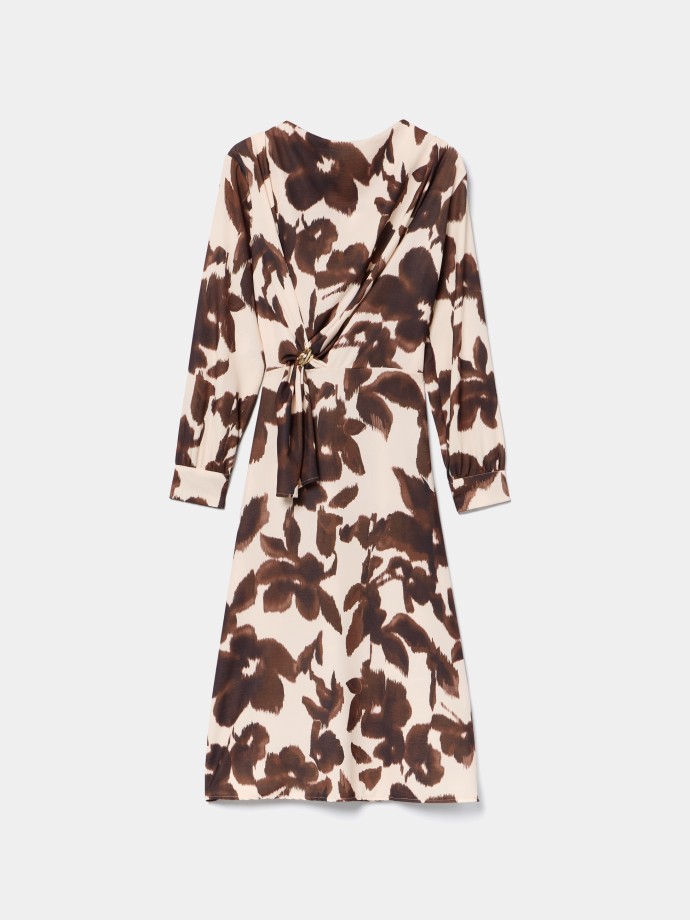 Vestido estampado com broche