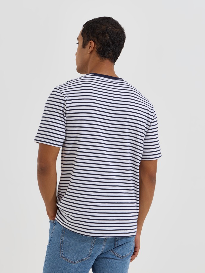 T-shirt �s riscas