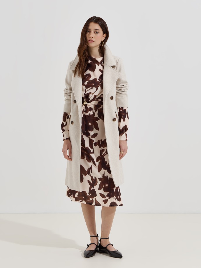 Vestido estampado com aplique